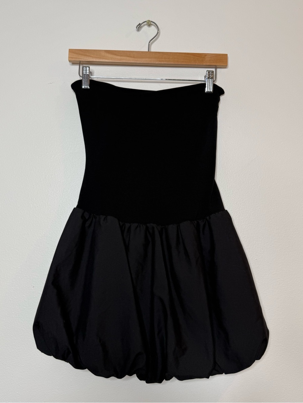Anthropologie Kimchi Blue Strapless Bubble Hem Mini Dress size small LBD